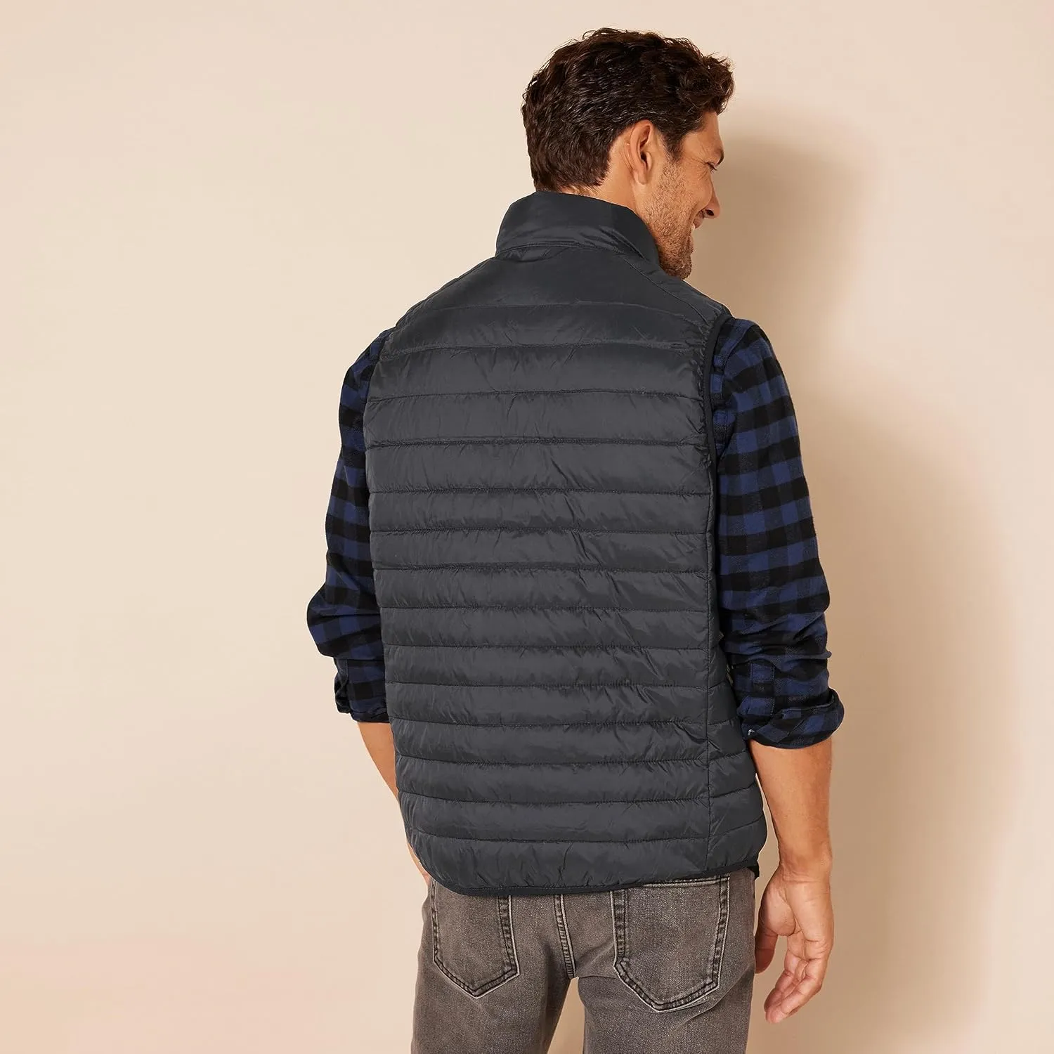 Amazon Essentials Men's Lightweight Water-Resistant Packable Puffer Vest