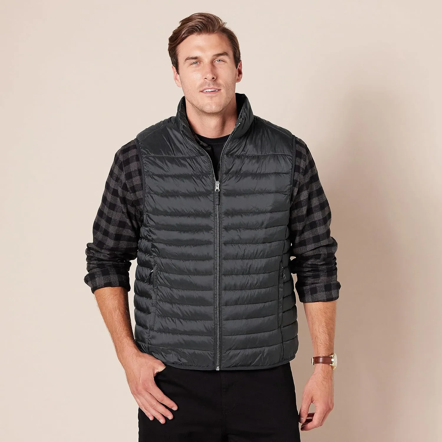 Amazon Essentials Men's Lightweight Water-Resistant Packable Puffer Vest