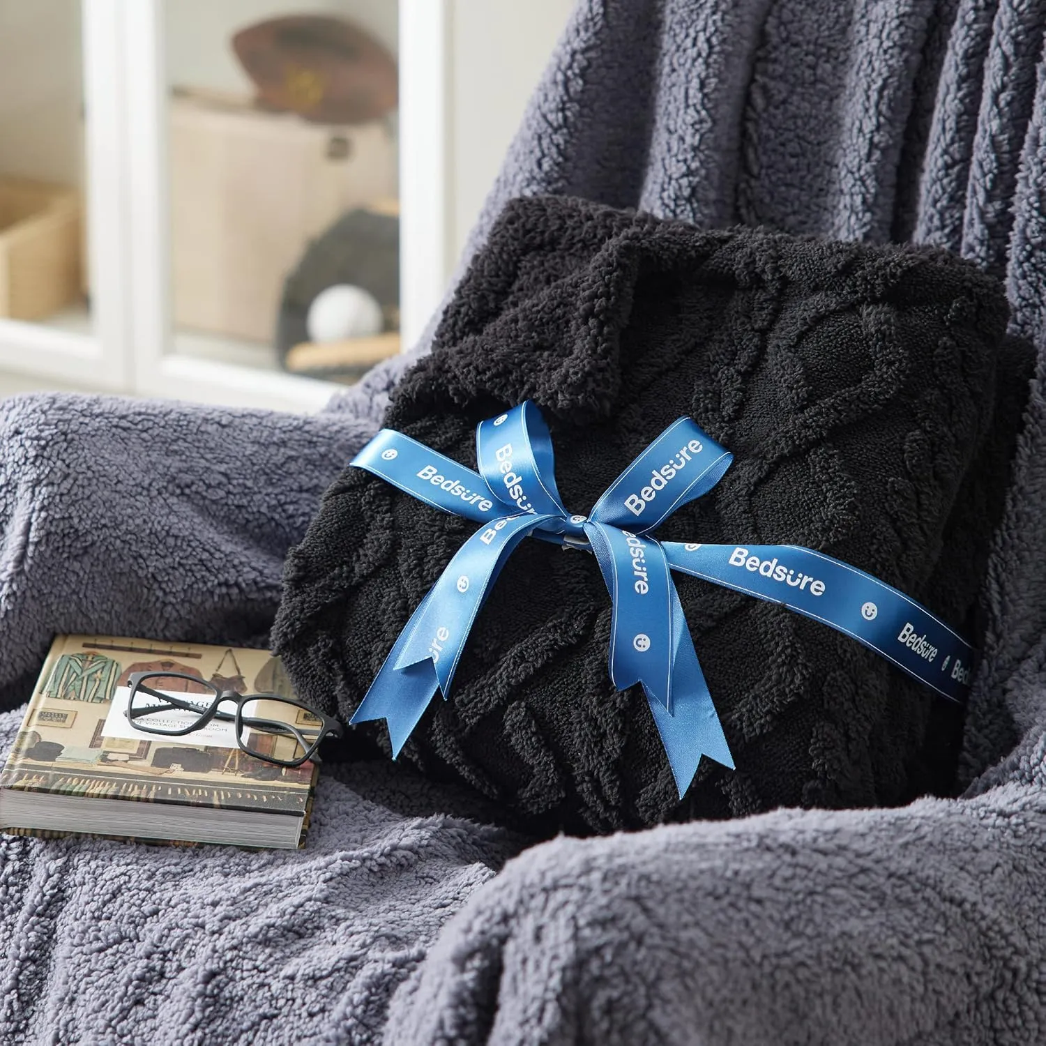 Bedsure Sherpa Fleece Throw Blanket for Couch - Fuzzy Soft Cozy Cable Throw for Women, Thick Warm Blanket for Winter, Black, 50x60 Inches