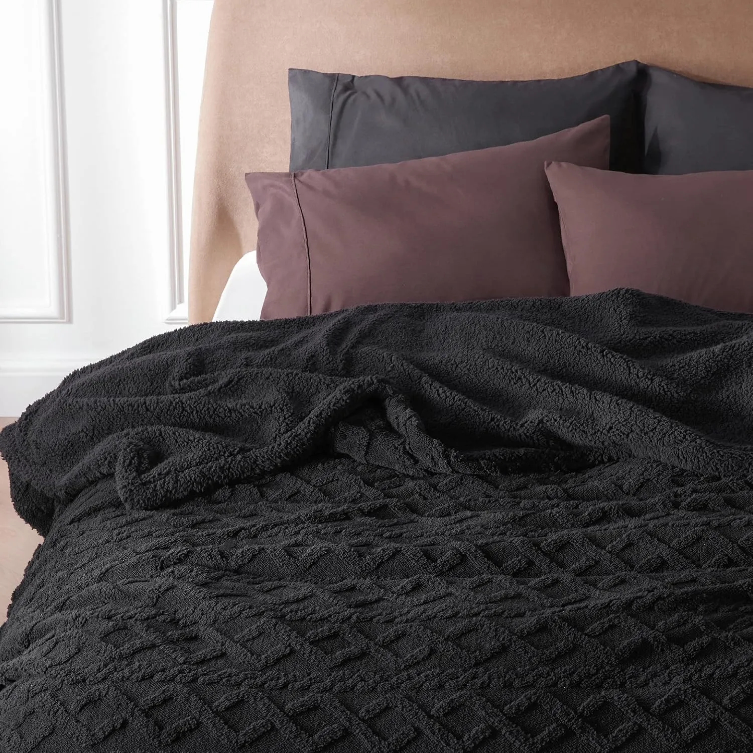 Bedsure Sherpa Fleece Throw Blanket for Couch - Fuzzy Soft Cozy Cable Throw for Women, Thick Warm Blanket for Winter, Black, 50x60 Inches