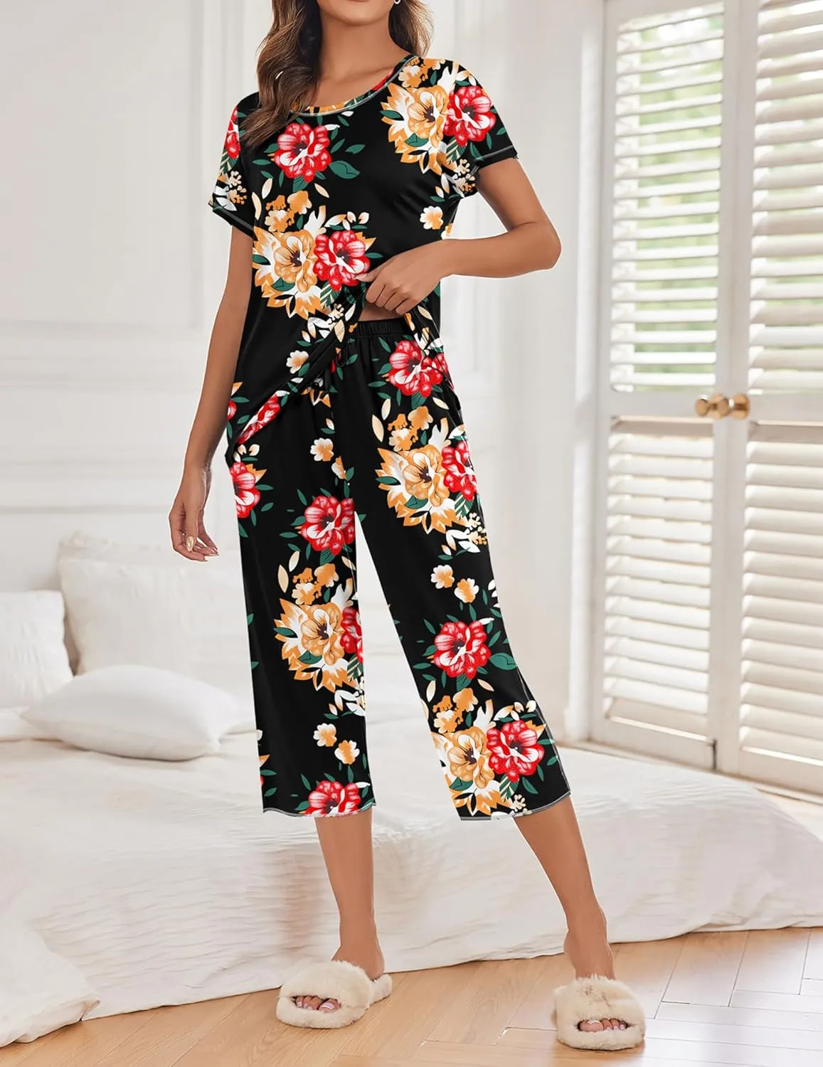 Ekouaer 2 Pack: Womens Pajamas Short Sleeve Sleepwear Tops and Capri Pants Pjs Print Pajama Sets