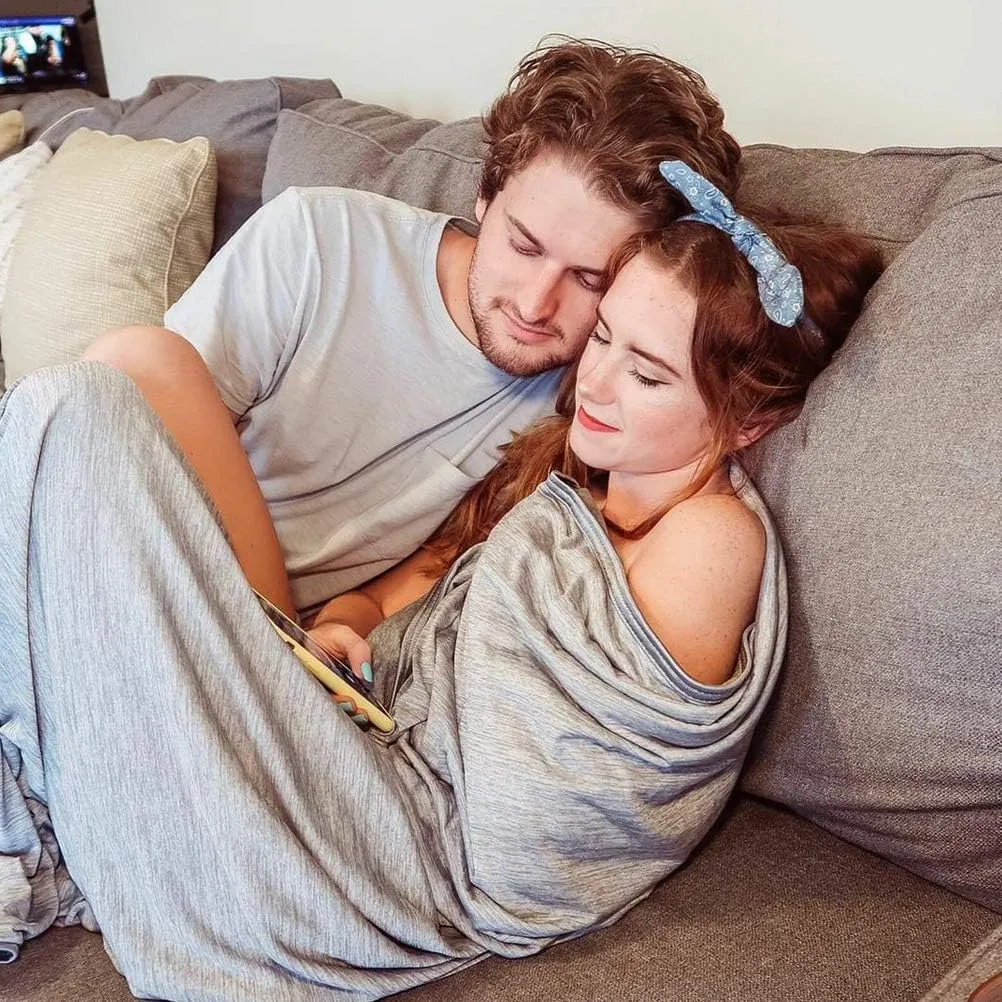 Elegear Revolutionary Cooling Blanket King Absorbs Heat to Keep Body Cool for Night Sweats, Arc-Chill3.0 Cool Fiber Q-Max>0.5 for Hot Sleepers, Lightweight Summer Cold Blankets for Sleeping 108" x 90"