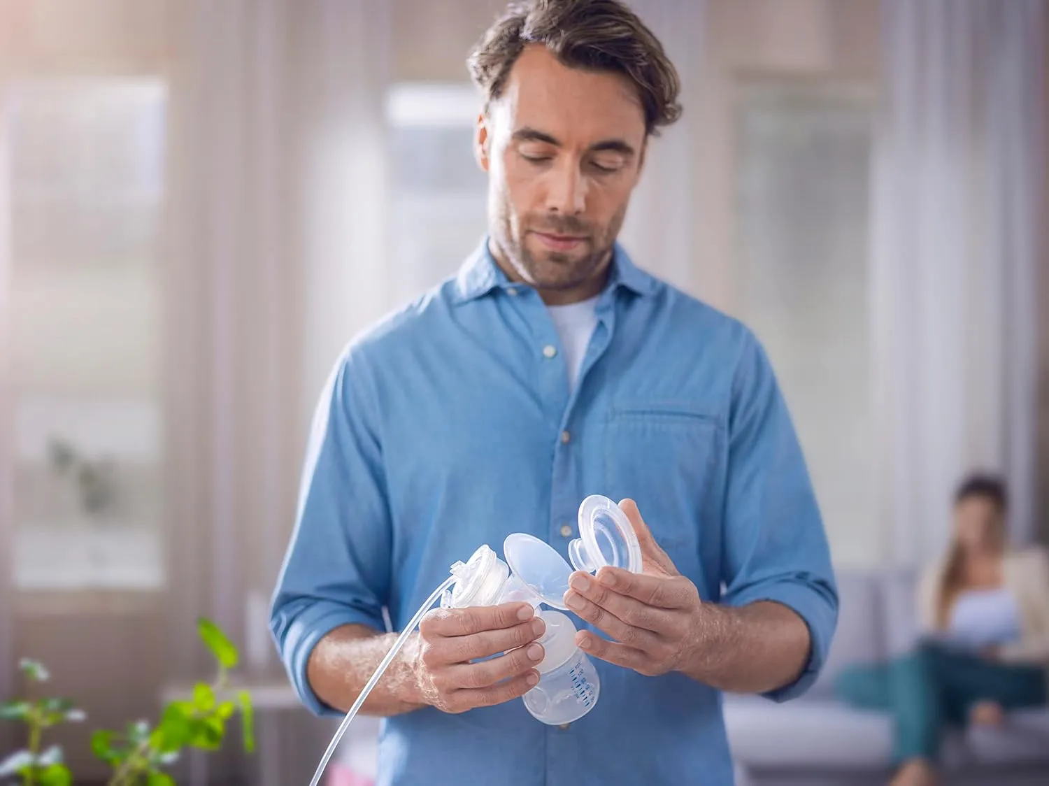Philips AVENT Double Electric Breast Pump Advanced, with Natural Motion Technology, with Clear Natural Response Baby Bottles, White Pump, Gray Bag, Pouch, and Belt, SCF394/62