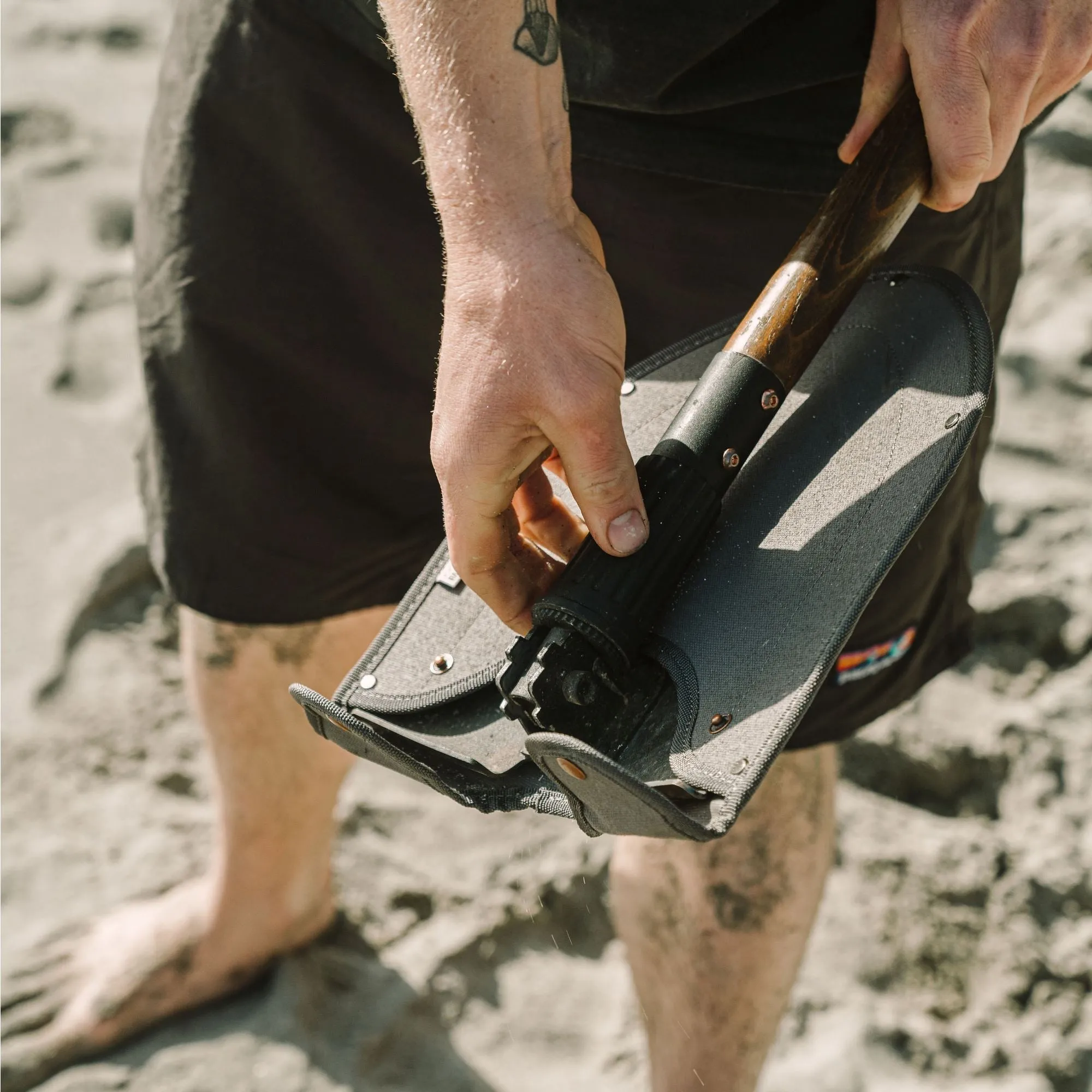 Rynx | Folding shovel